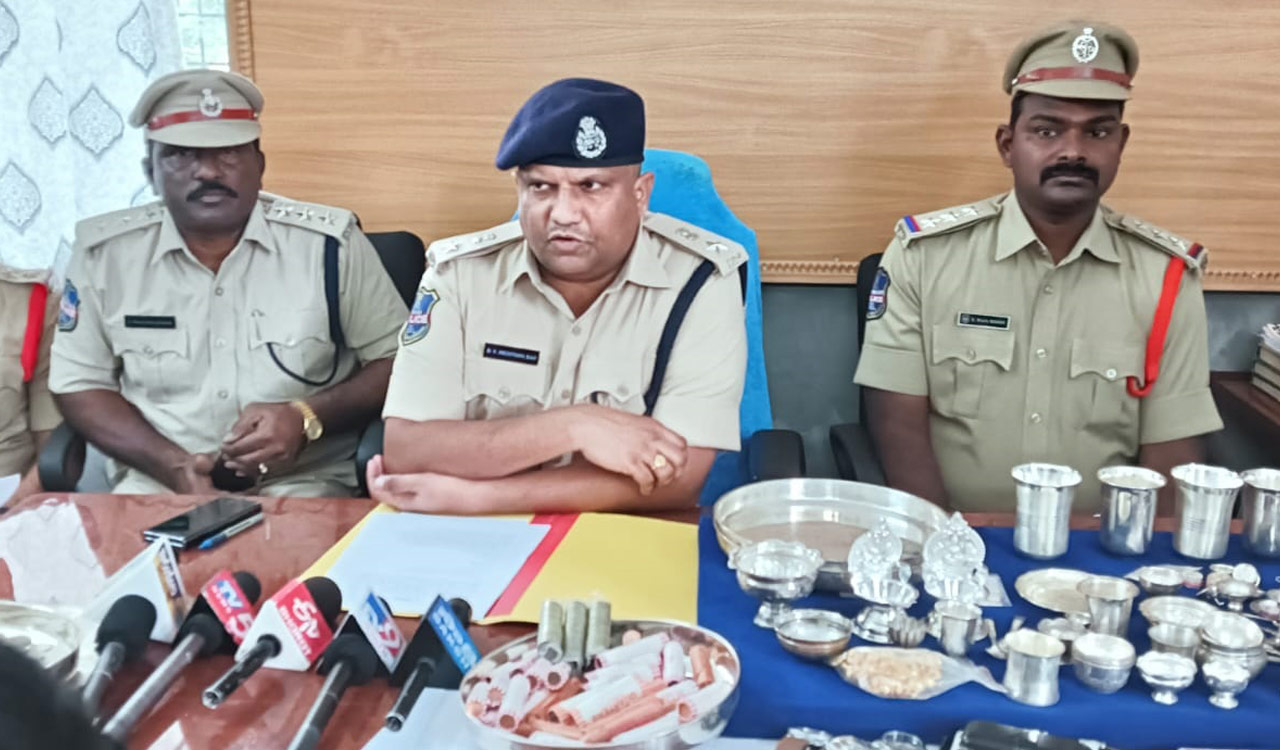 4.7 kg silver, USD 326 seized from burglar gang in Medak; two held