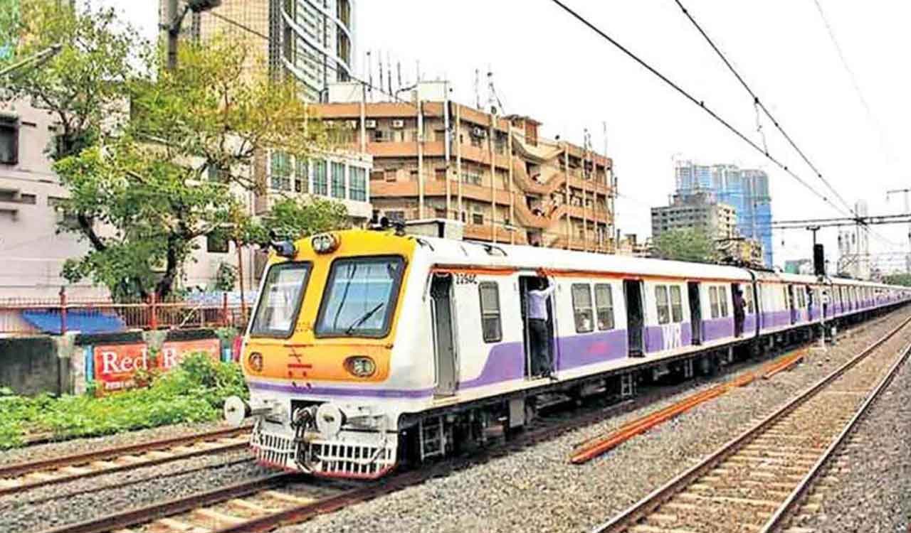 Four dead, nine injured after falling off crowded Mumbai local trains