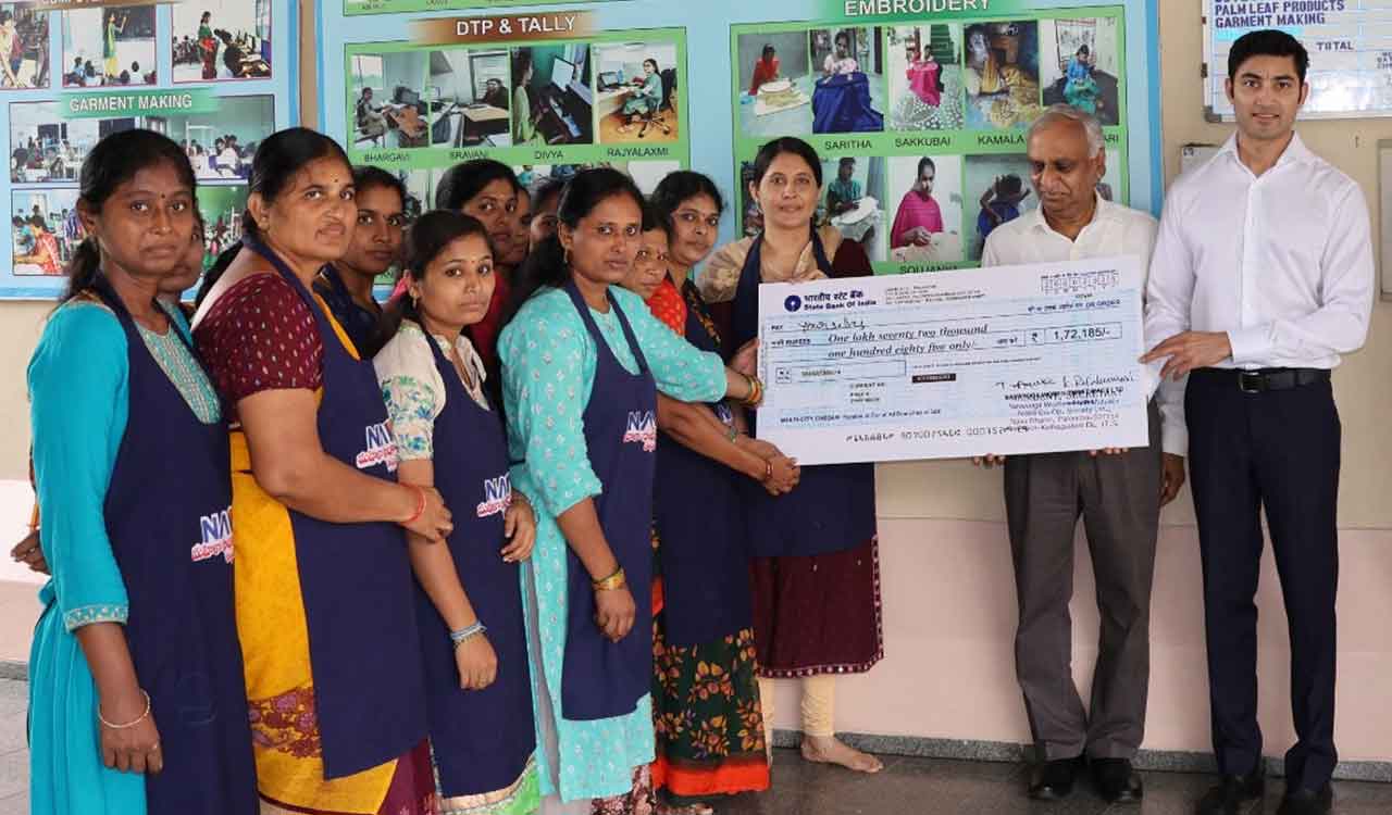 Kothagudem: Cheques distributed to women at Nava Women Empowerment Centre