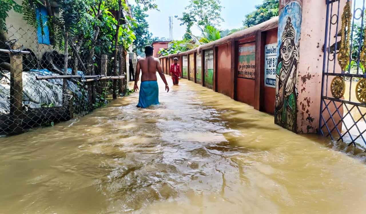 Odisha floods: Villages evacuated as Subarnarekha river rises above danger mark