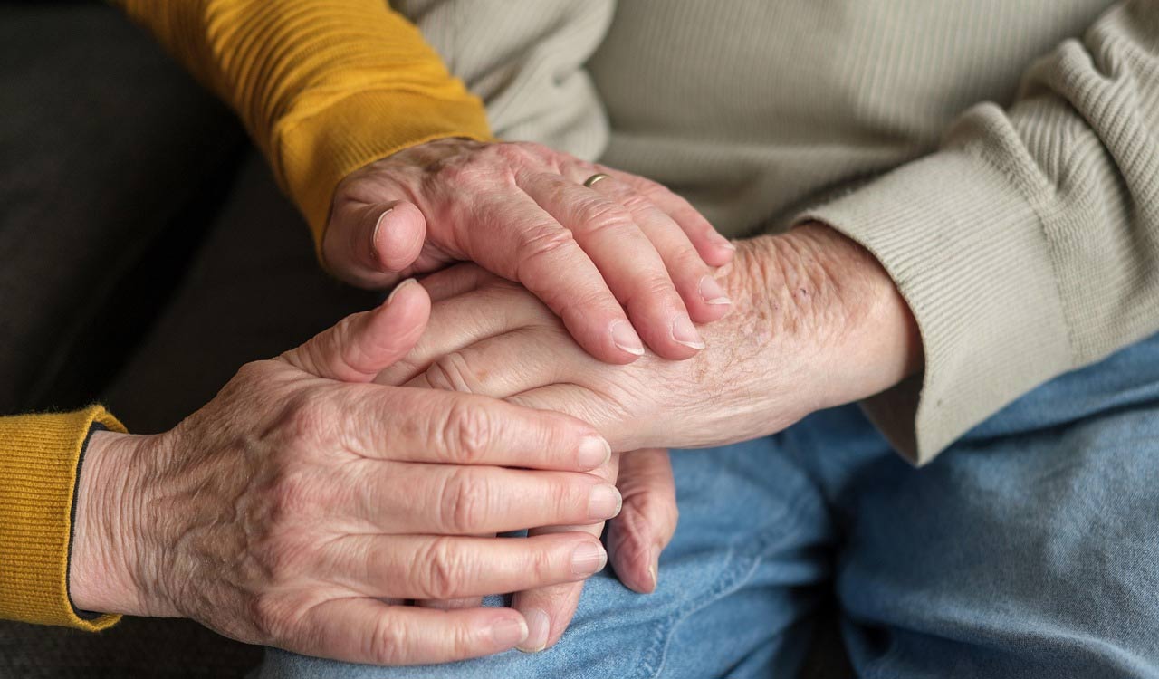 Nonagenarian’s love for his wife and a jewellery shop’s ‘priceless’ gesture