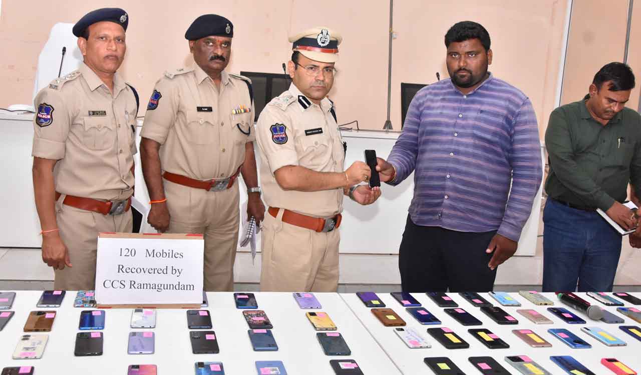 Ramagundam police return 120 recovered mobile phones worth Rs 18 lakh to owners