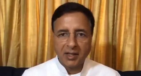 Amid ‘disgruntlement’, leadership change buzz, Surjewala meets Karnataka Congress MLAs