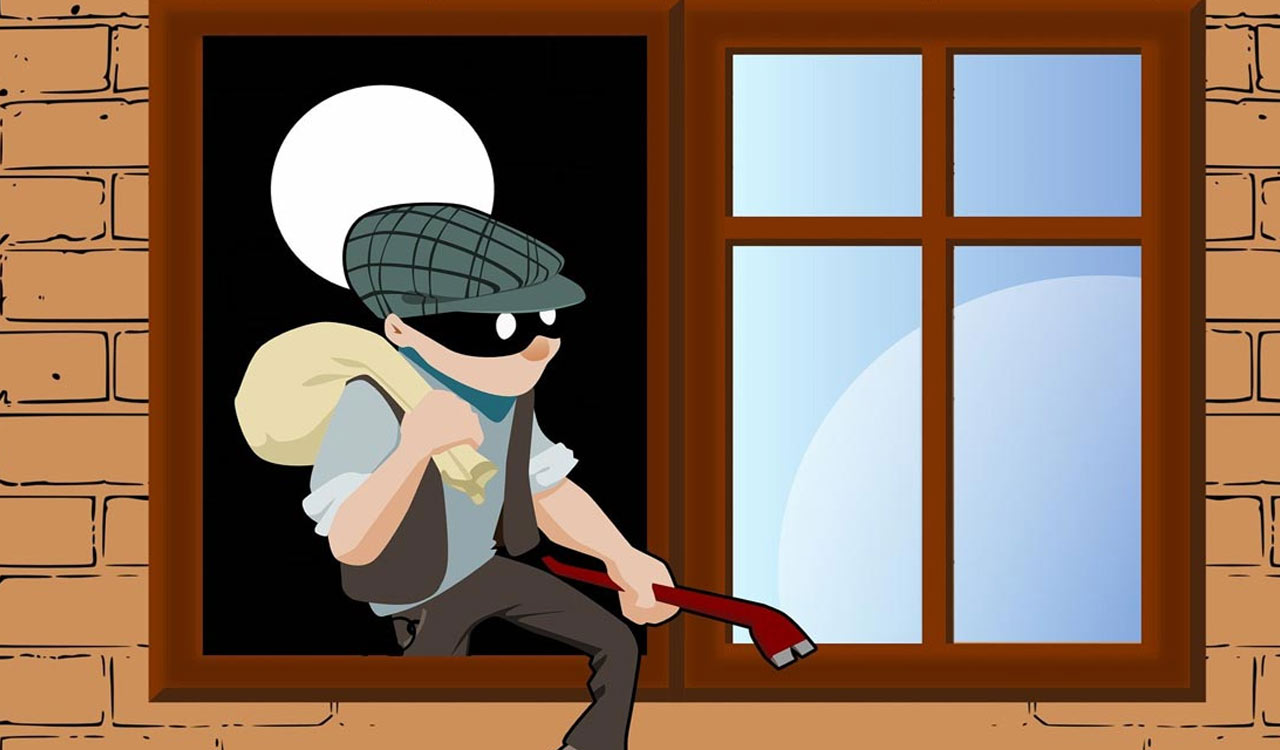 Telangana: Unidentified miscreants attempt to rob Central Bank of India branch in Medak