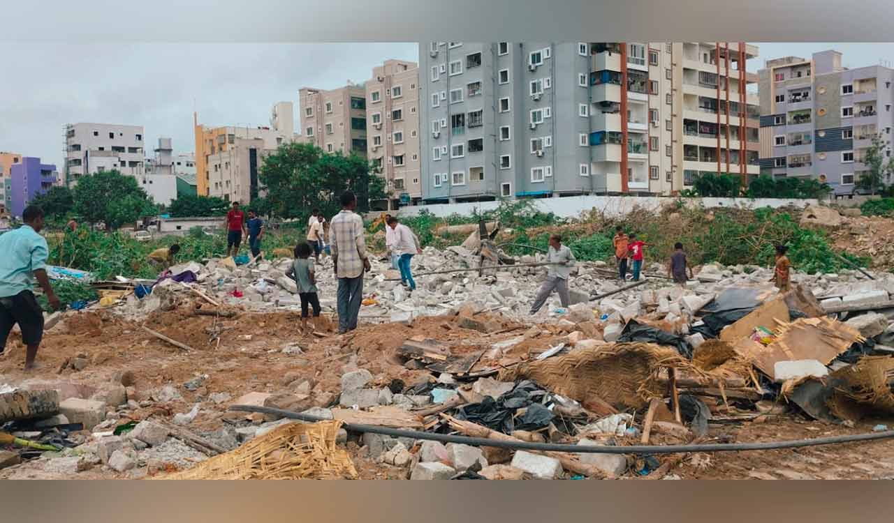 Amid protests, Hydraa demolishes encroachments at Sunnam Cheruvu in Madhapur