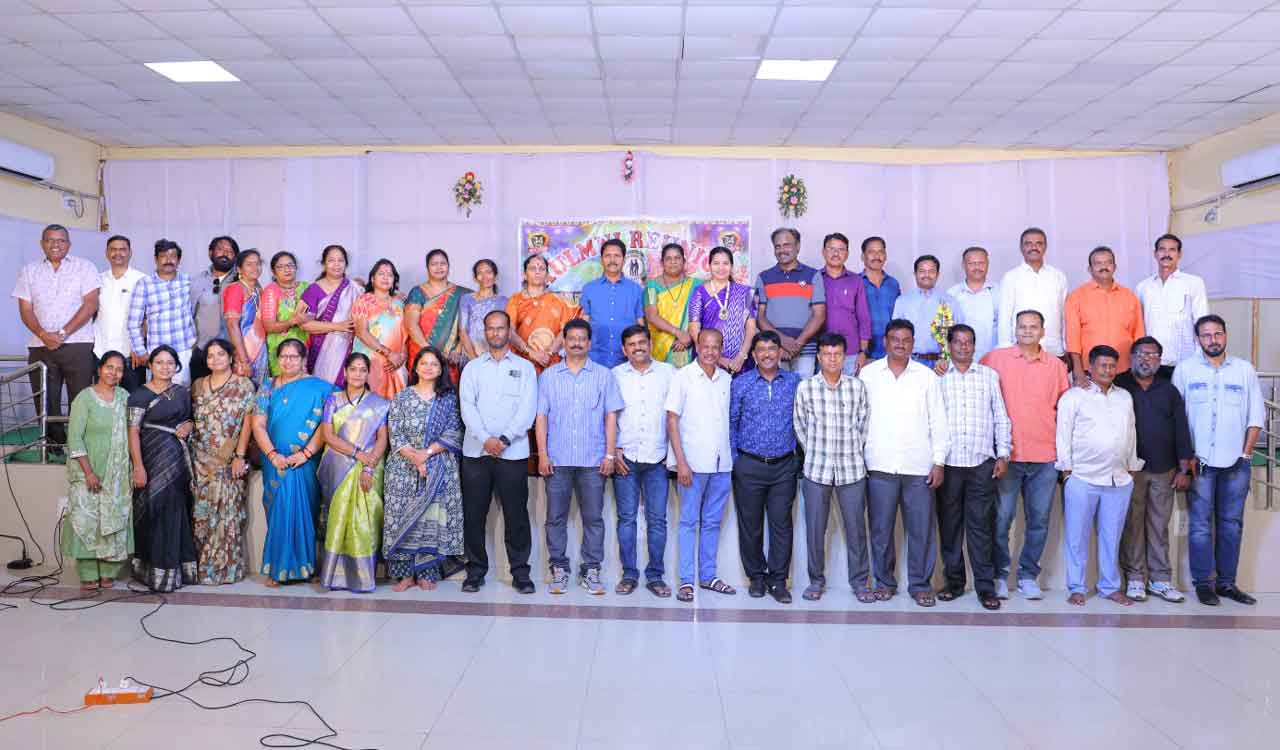Singareni Collieries High School alumni meet after 34 years at emotional reunion