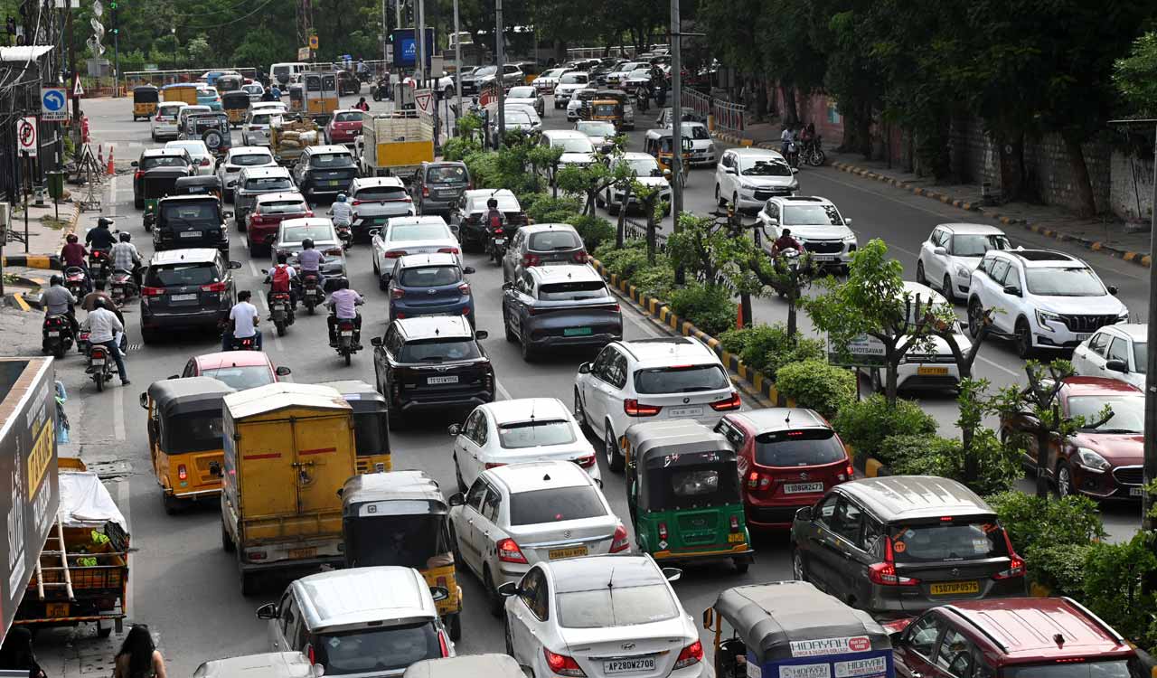 Traffic woes continue in Hyderabad