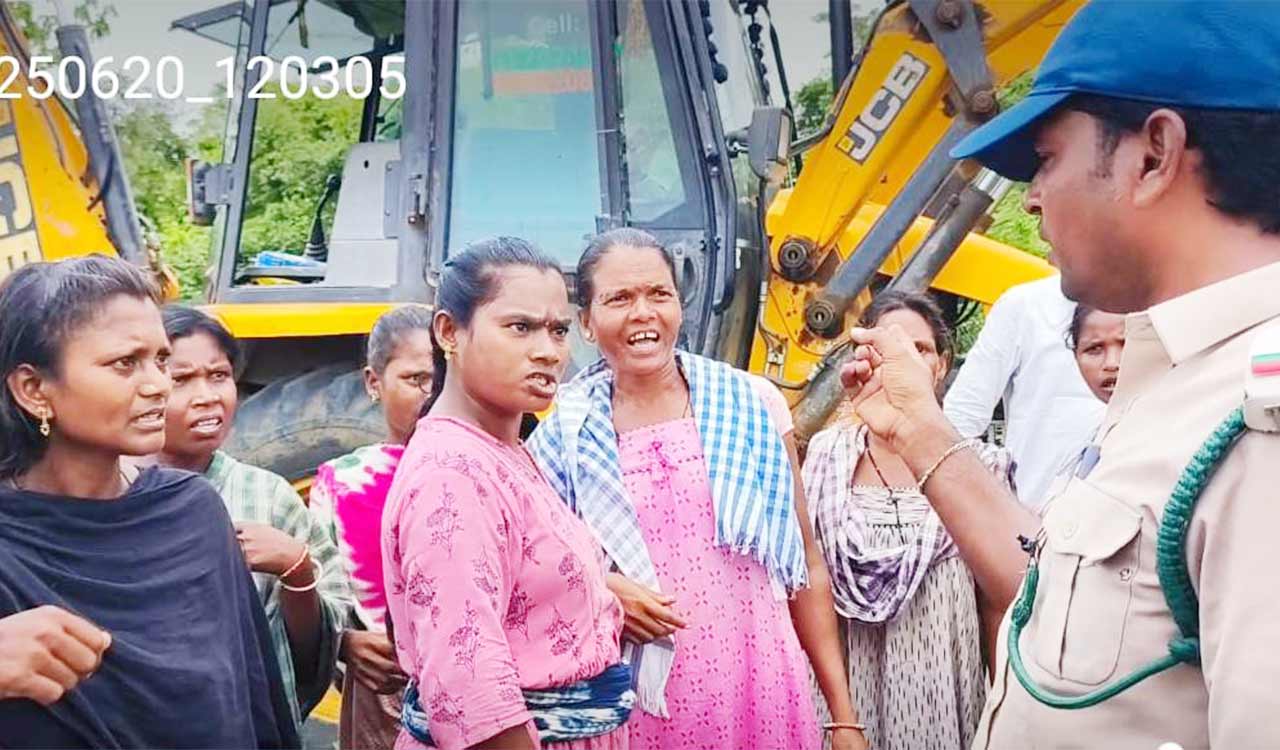 Tribal women clash with forest officials in Kothagudem over podu lands