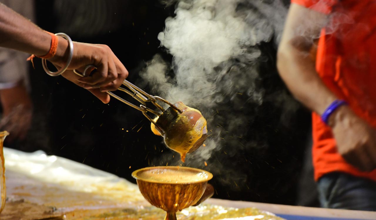 Tandoori chai trend heats up in Hyderabad’s Old City as youth embrace smoky kulhad brew