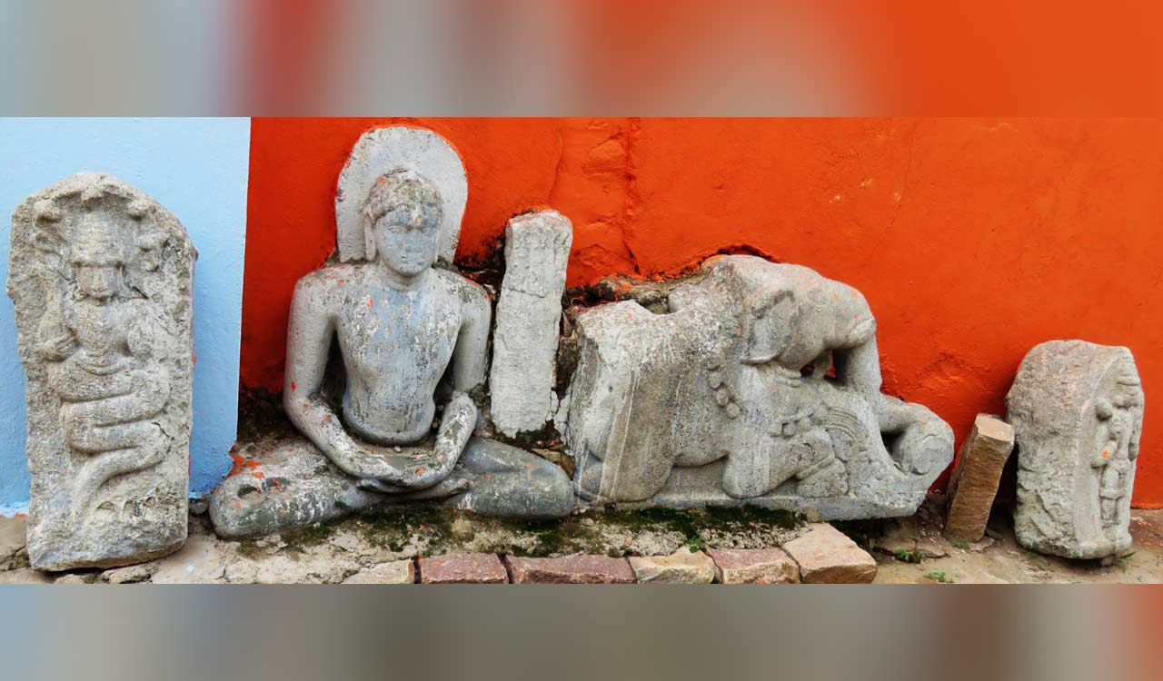 Rare Jain throne with inscription found at ancient Jain site in Telangana’s Alladurgam
