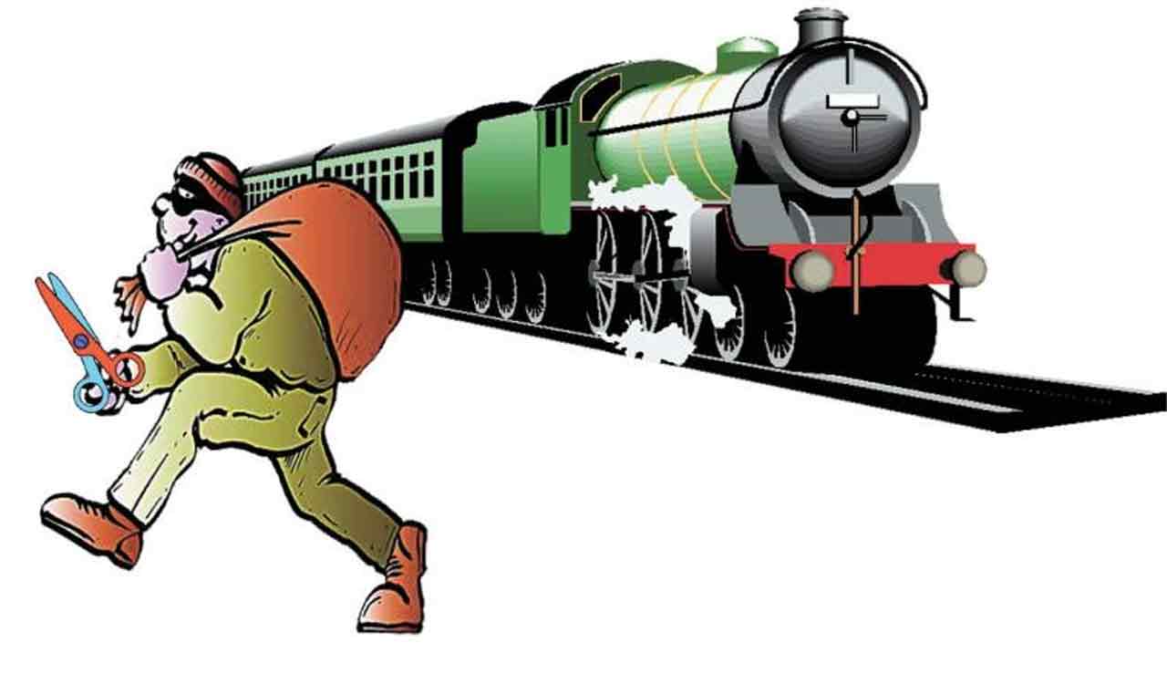 Railway police foil robbery in Visakha Express in Andhra Pradesh