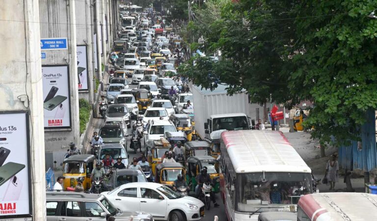 Traffic woes continue in Hyderabad