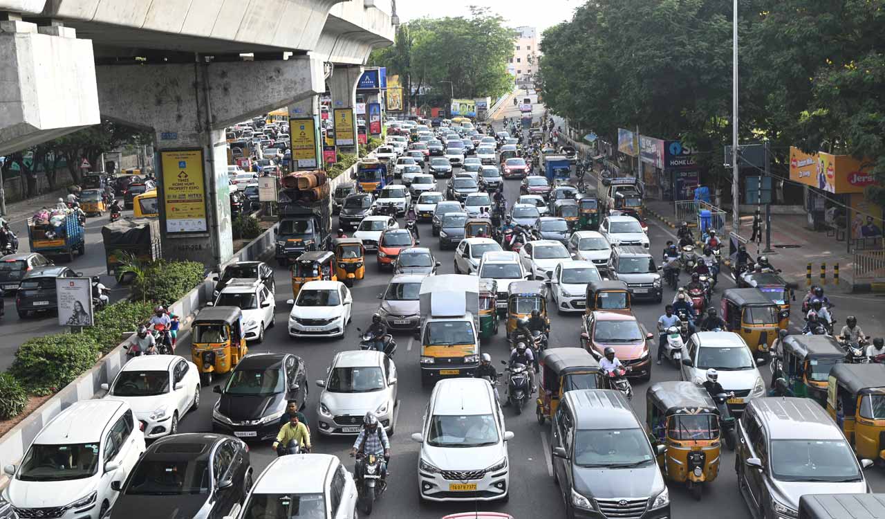 Traffic woes continue in Hyderabad