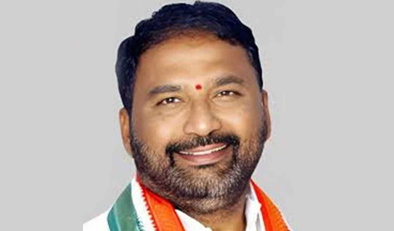 Vakiti Srihari says he will sell property to clear Indiramma Houses bills