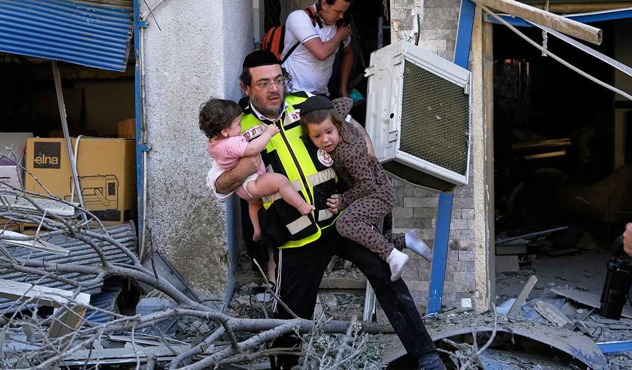 Iran launches fresh missile attacks on Israel following US action