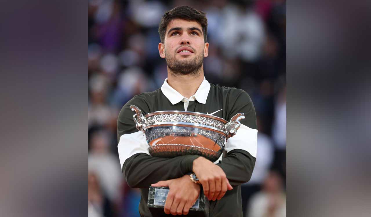 Carlos Alcaraz wins French Open final in five sets after saving 3 match points against Jannik Sinner