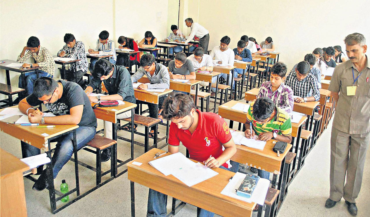 Telangana Government To Decide New Fee Structure In Engineering Telangana Government To Decide New Fee Structure In Engineering