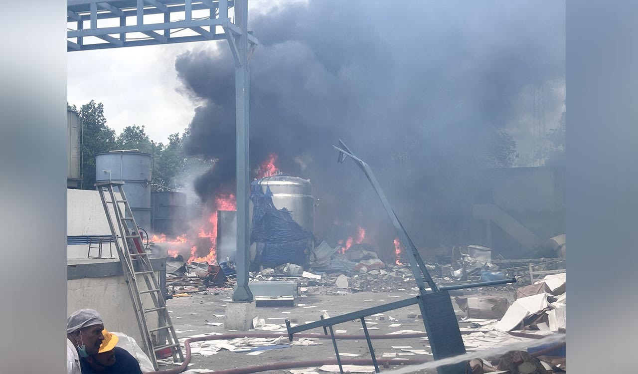 Massive explosion at chemical factory in Patancheru near Hyderabad; over 20 workers injured