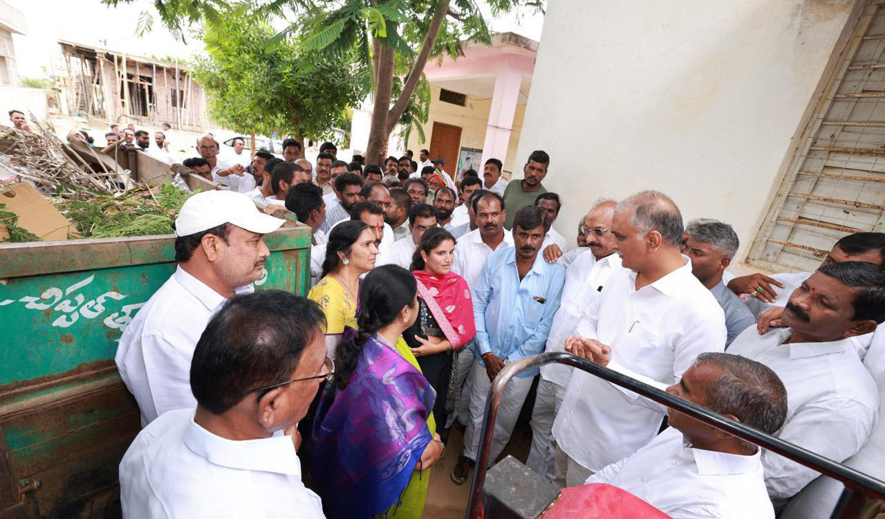 Woman panchayat official in Medak gets memo for revealing civic issues to Harish Rao