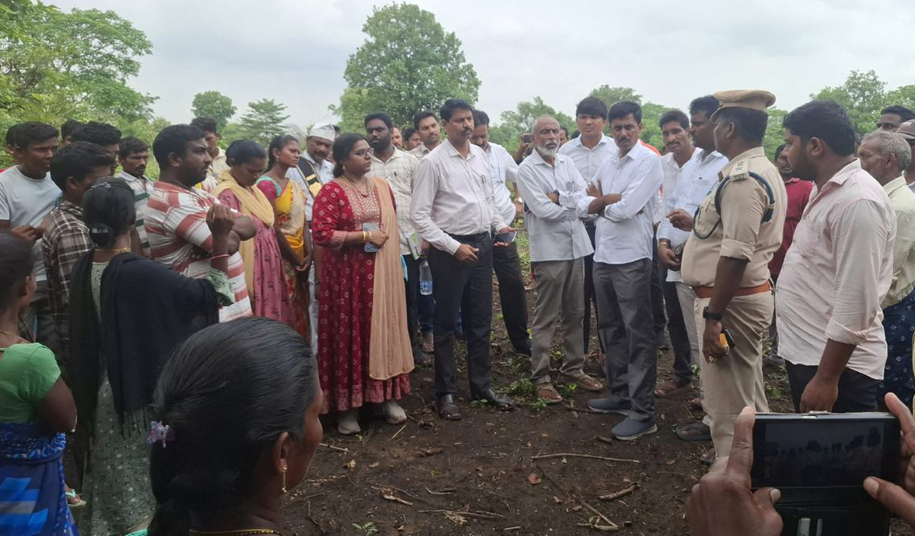 Podu lands row: Revenue, forest officials visit Iravendi, interact with tribals