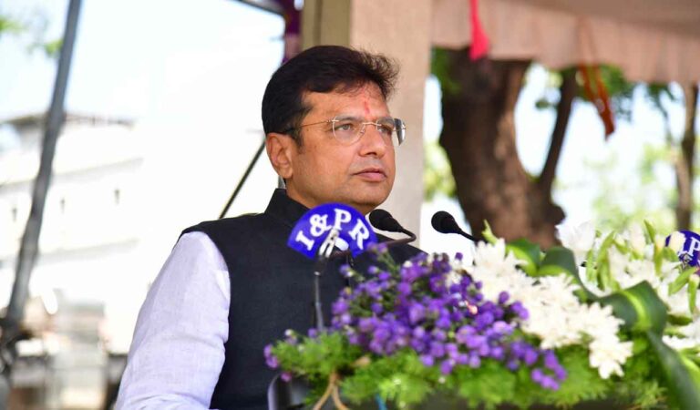 Minister Sridhar Babu honours statehood movement martyrs, calls 'Jai Telangana' a sacred emotion