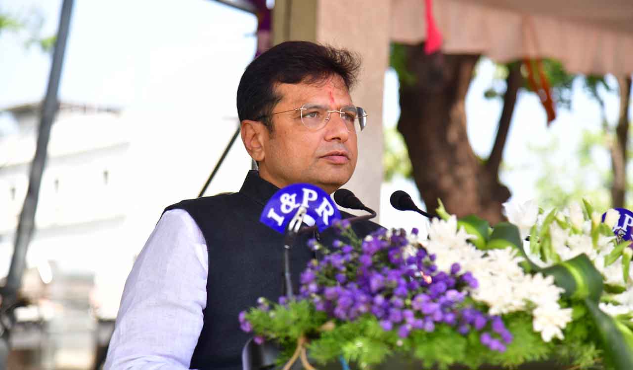 Minister Sridhar Babu honours statehood movement martyrs, calls ‘Jai Telangana’ a sacred emotion