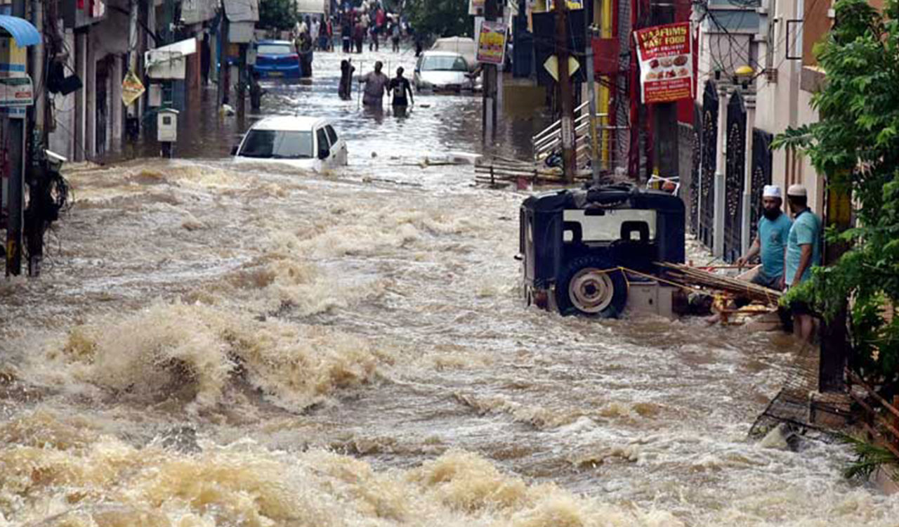 Hyderabad: Heavy rain floods Old City roads, disrupts traffic