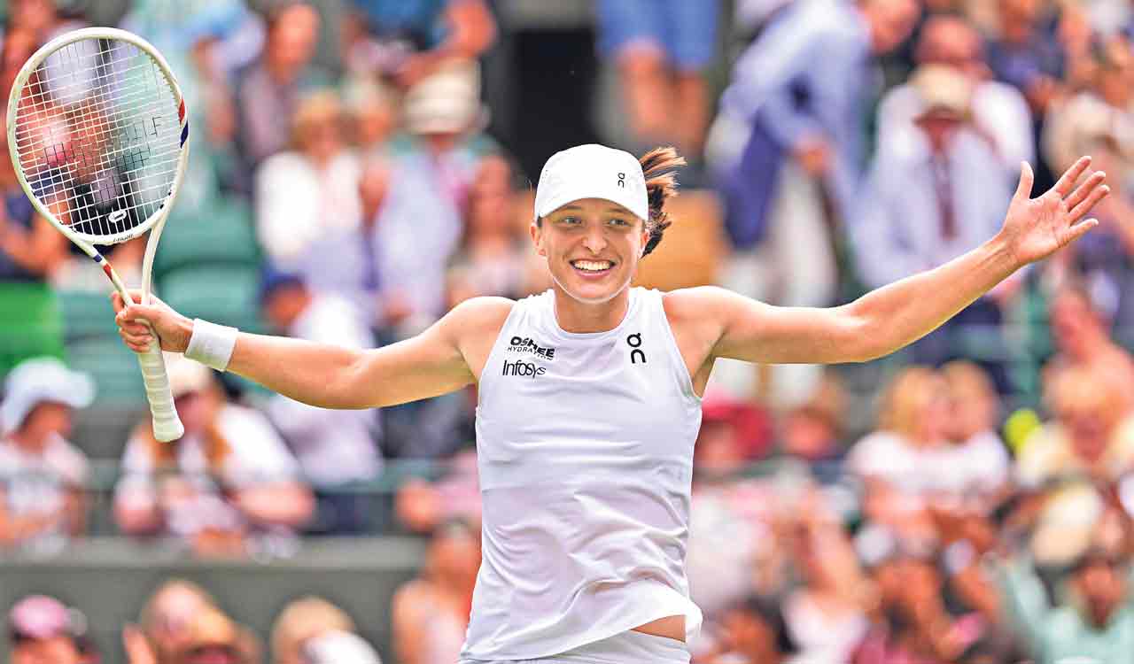Swiatek enters her first Wimbledon Semi-Final; wins 6-2, 7-5 against Samsonova in women’s singles