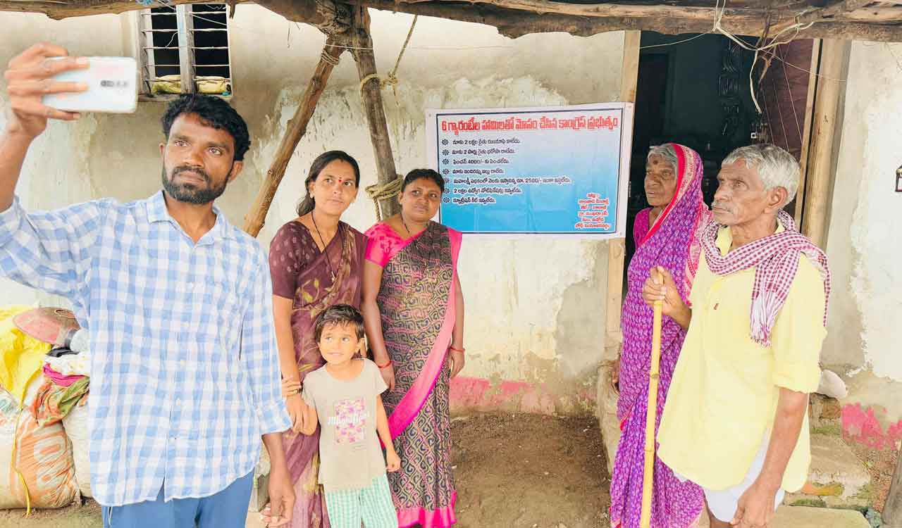 Adilabad residents display boards against Congress, send selfies to Rahul Gandhi