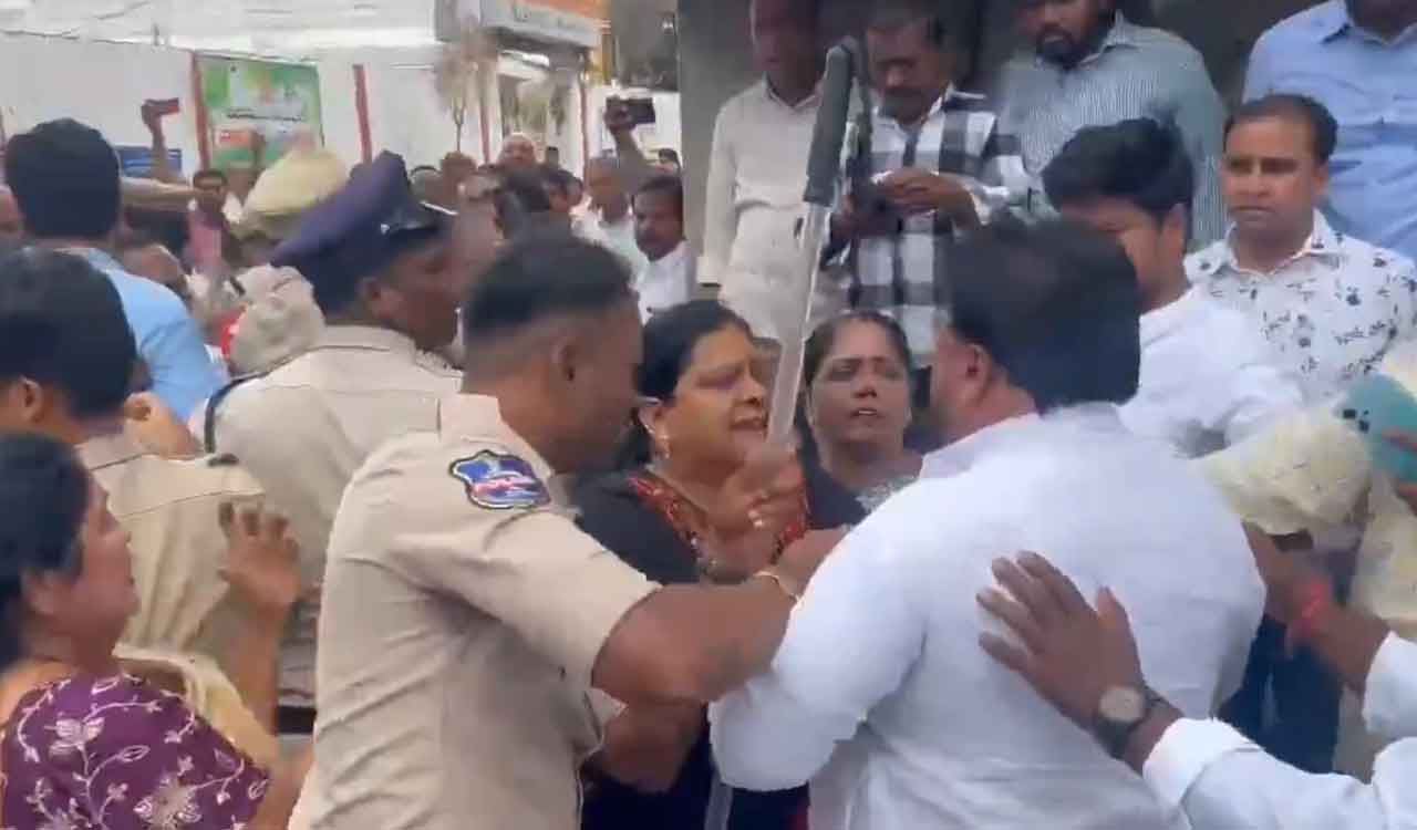 Tension at Alwal temple as Congress, BRS leaders clash during Bonalu event