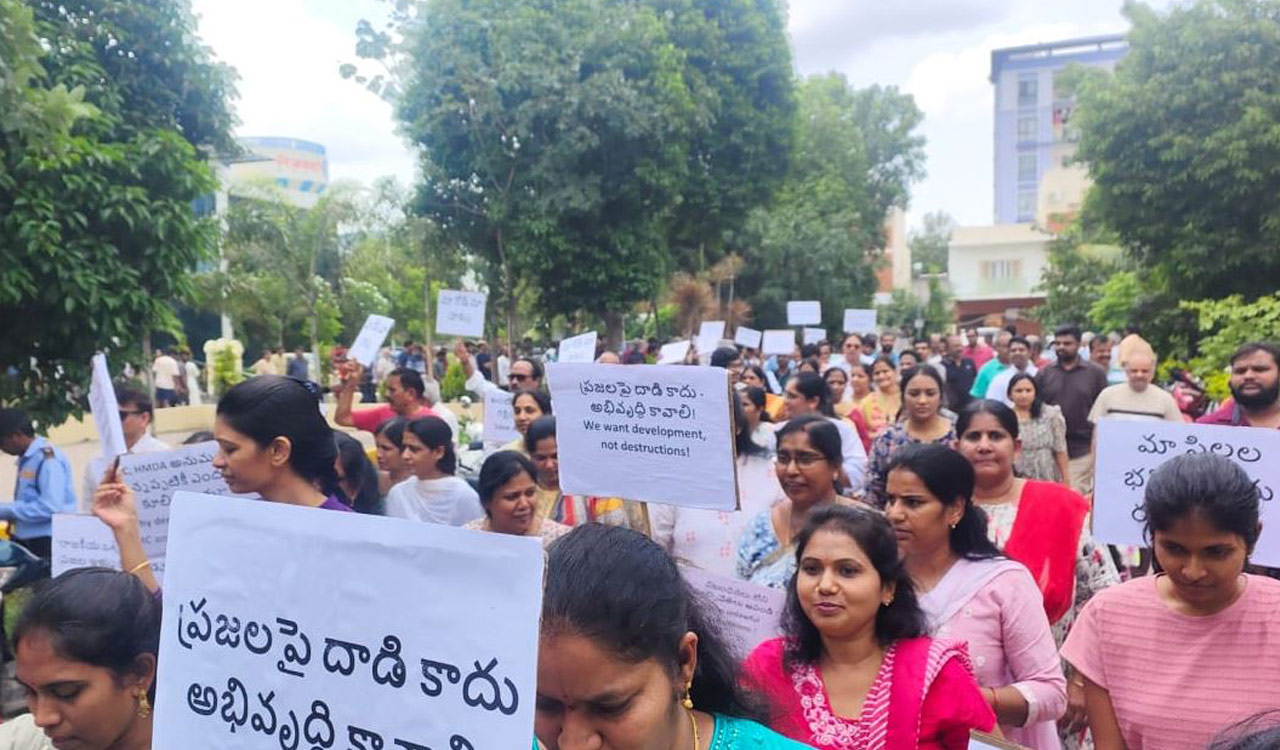 APR Pranav Antilia residents protest after Hydraa demolishes boundary