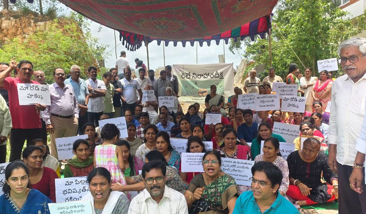 APR Pranav Antilia residents protest after Hydraa demolishes boundary