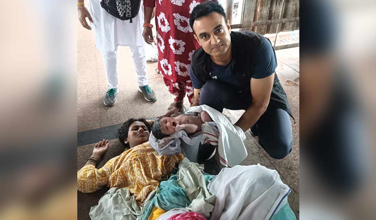 Army officer aids woman in delivery at railway station, gets commendation from Army chief