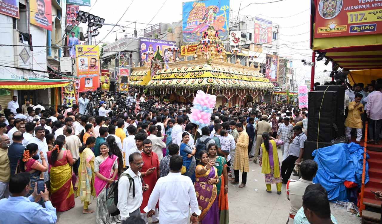 People throng temples to celebrate Bonalu in Old City of Hyderabad