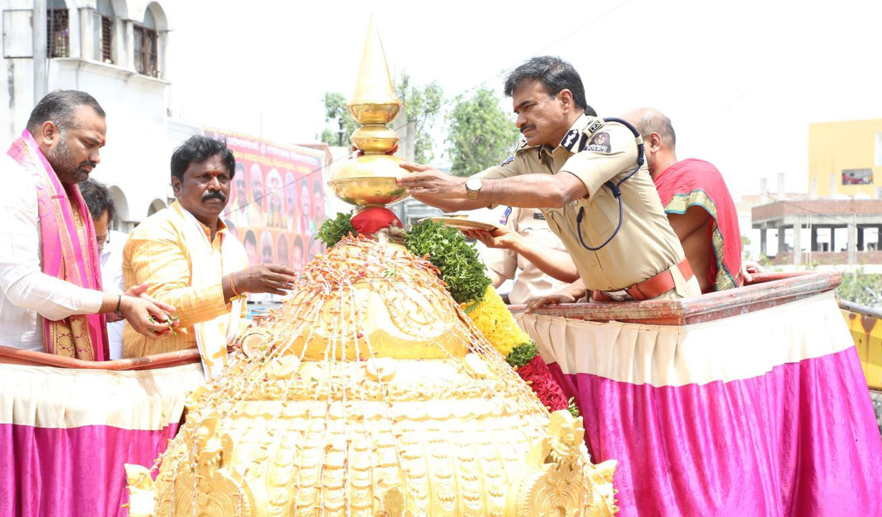 Elaborate arrangements for Lal Darwaza Bonalu, says CV Anand