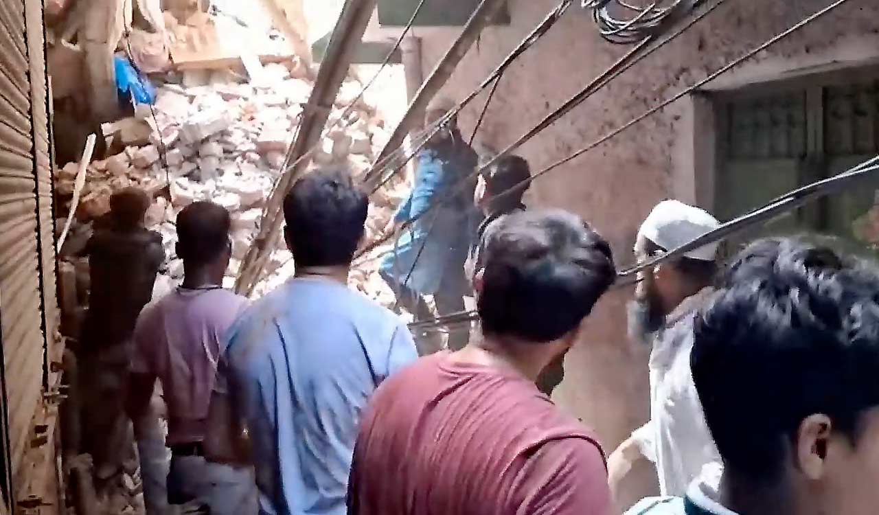 4-storey building collapses in Delhi, some people feared trapped