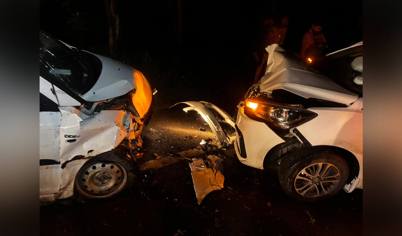 Five injured in head-on collision on Rajiv Rahadhari near Siddipet