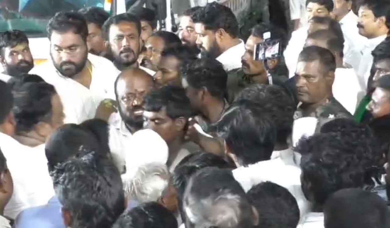 Watch: Cong workers attack people who raised issues during Minster Vivek, PCC President’s roadshow in Medak