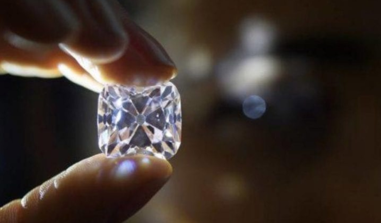 Tribal labourer finds Rs 40 lakh diamond in Panna mine