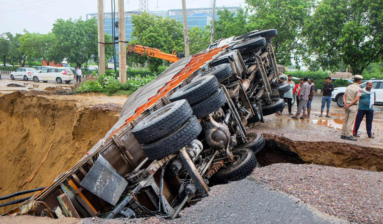 Overnight rain causes waterlogging, traffic chaos in Gurugram, beer-loaded truck falls into caved-in road