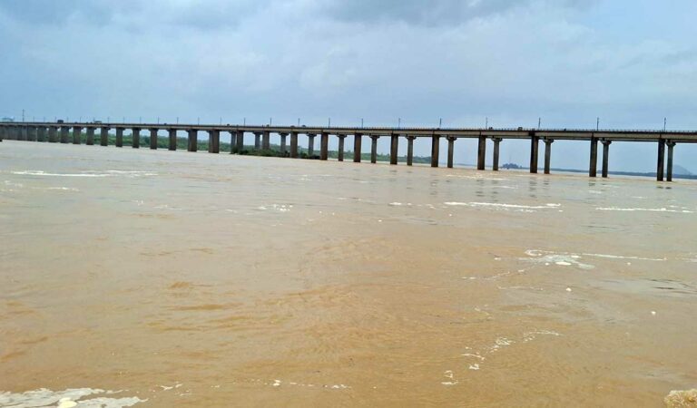Godavari recedes at Bhadrachalam after rising for two days