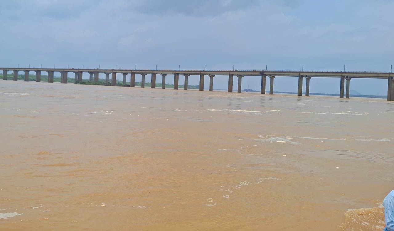 Godavari river crosses 41 ft at Bhadrachalam as inflows increase; First warning level nears