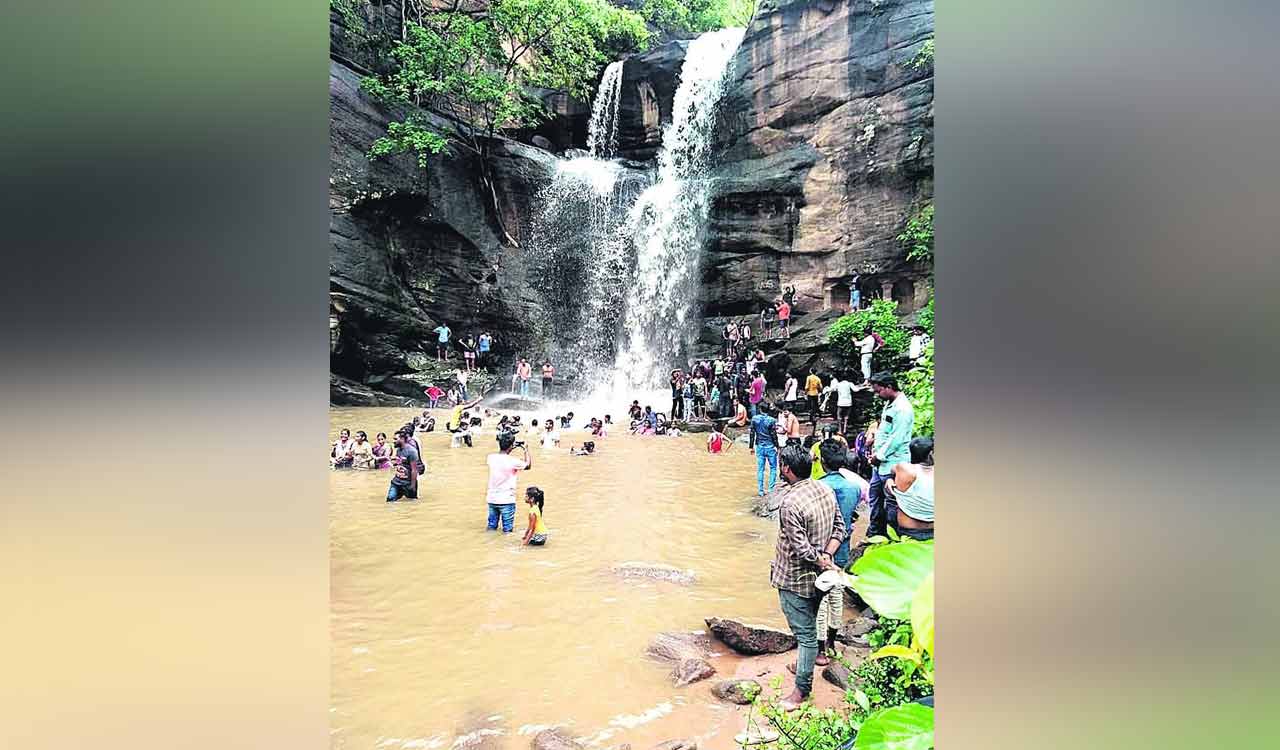 Gourigundala waterfalls