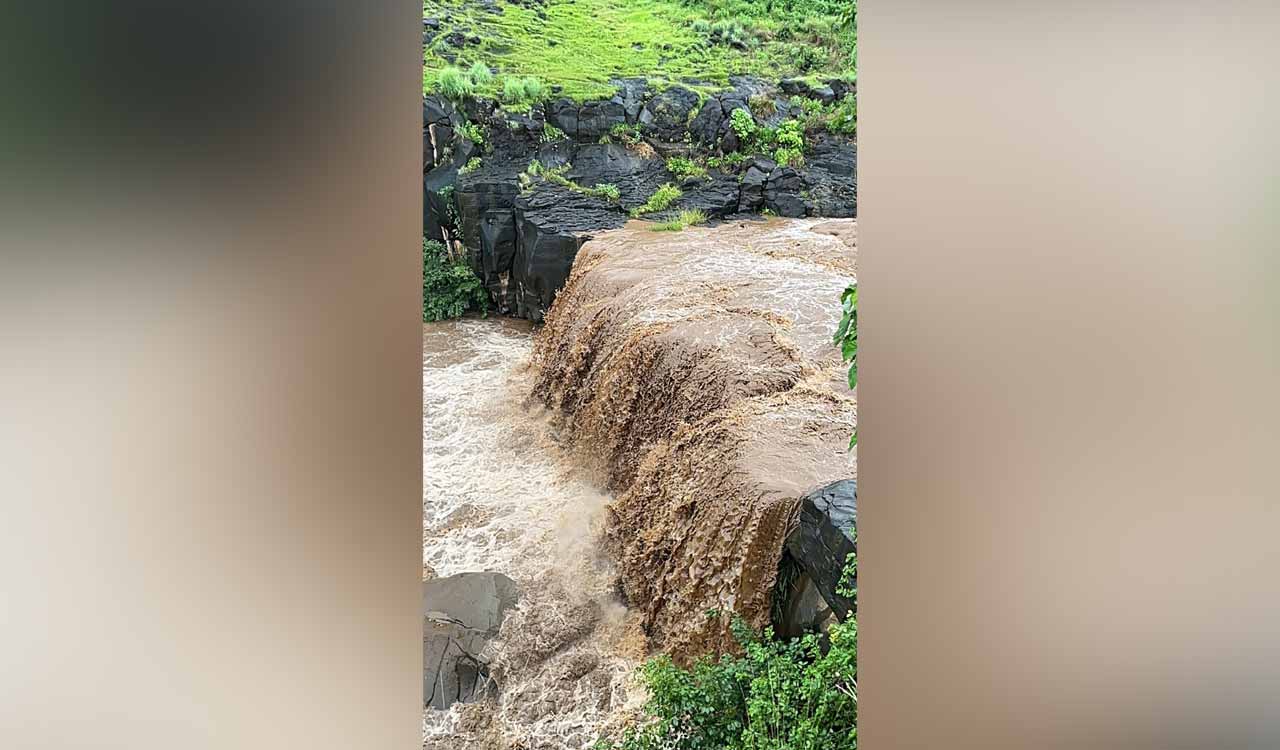 Telangana: Jadi Malkapur waterfall springs to life, draws tourists to Sangareddy