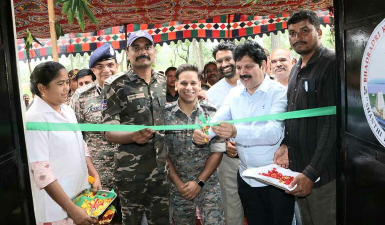 Police launches mobile hospital-ambulance services in Pusuguppa village in Kothagudem
