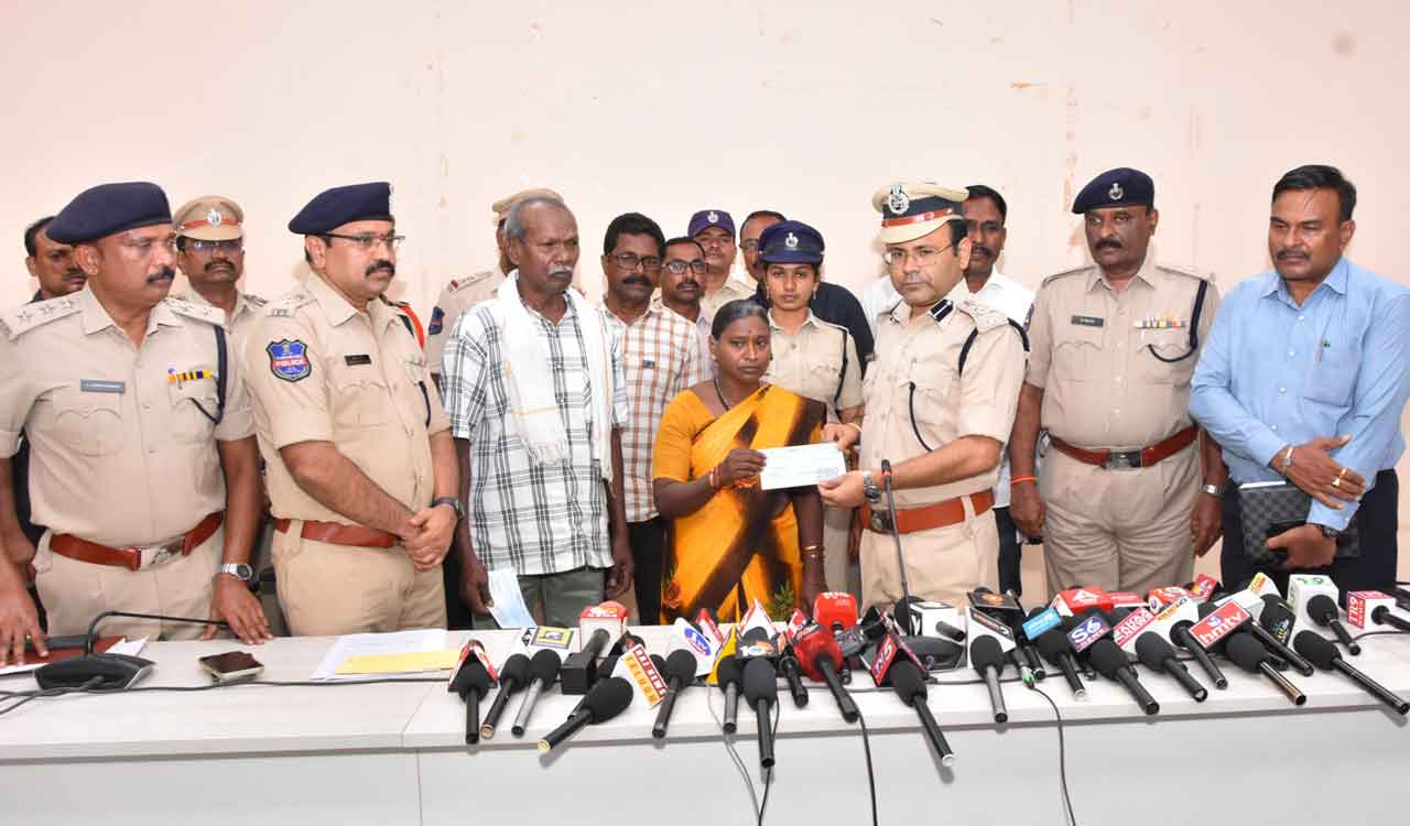 Senior Maoist couple surrenders before Ramagundam police