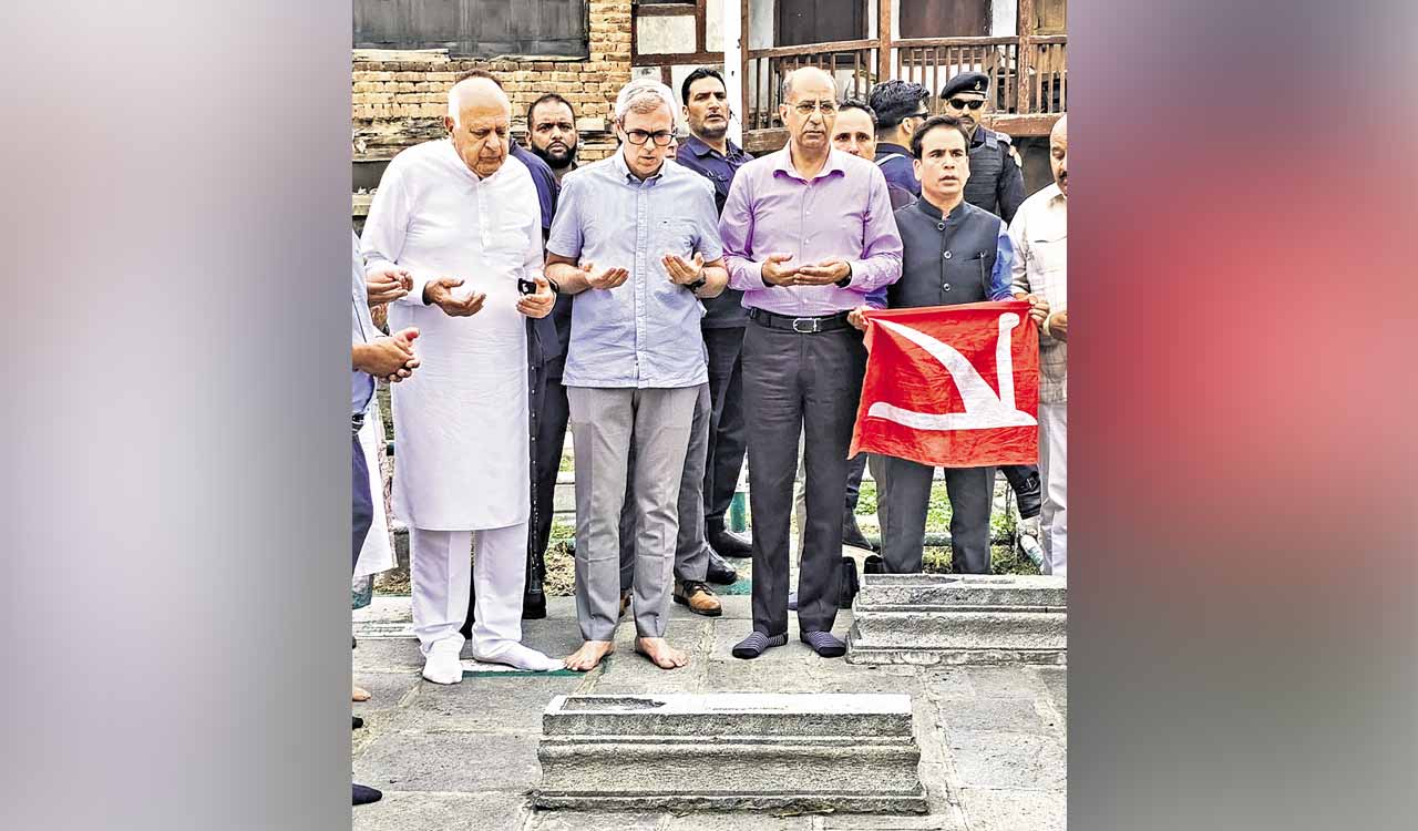 Omar Abdullah scales graveyard gates to offer tributes to martyrs