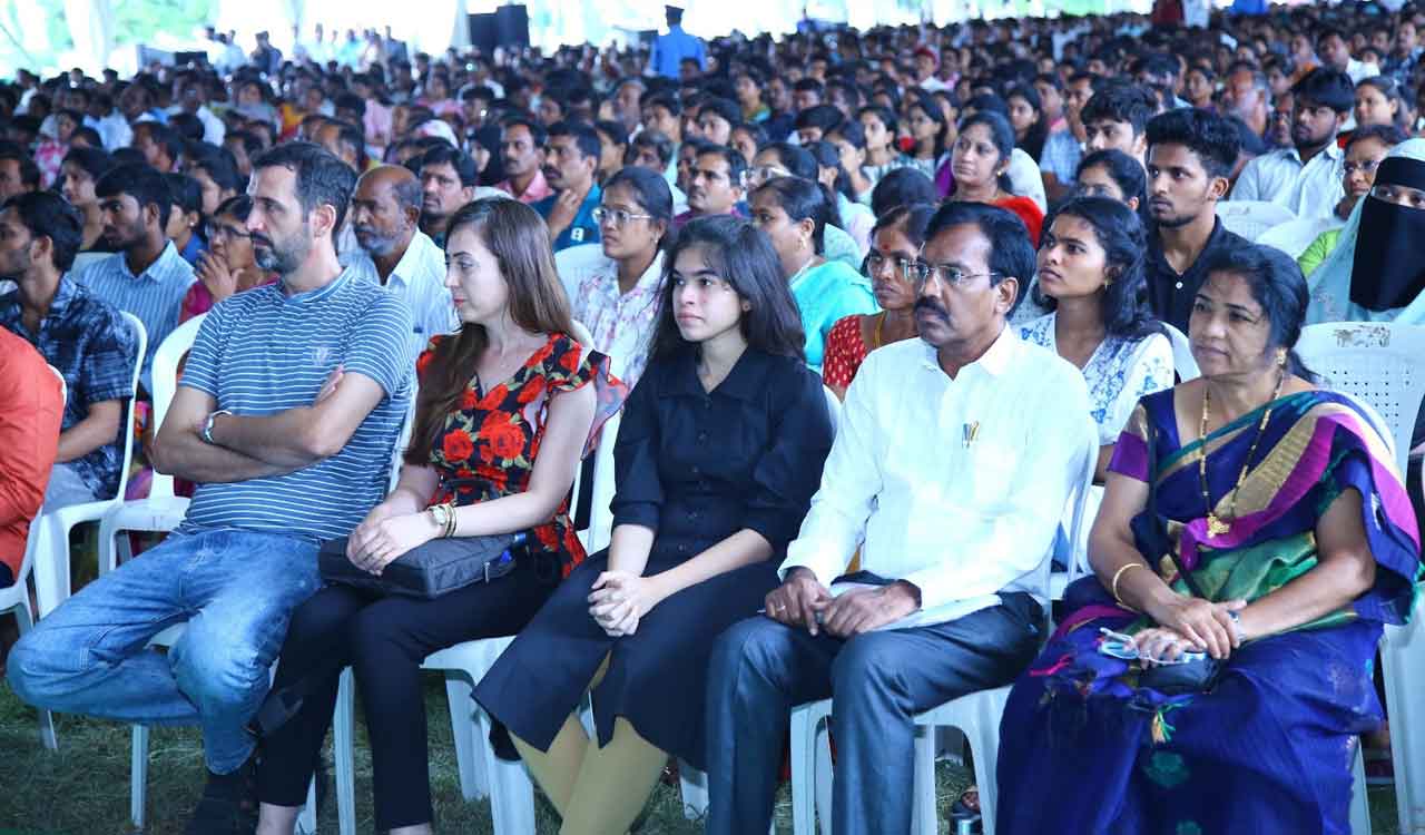 Hanamkonda: SR University holds orientation for first-year engineering students