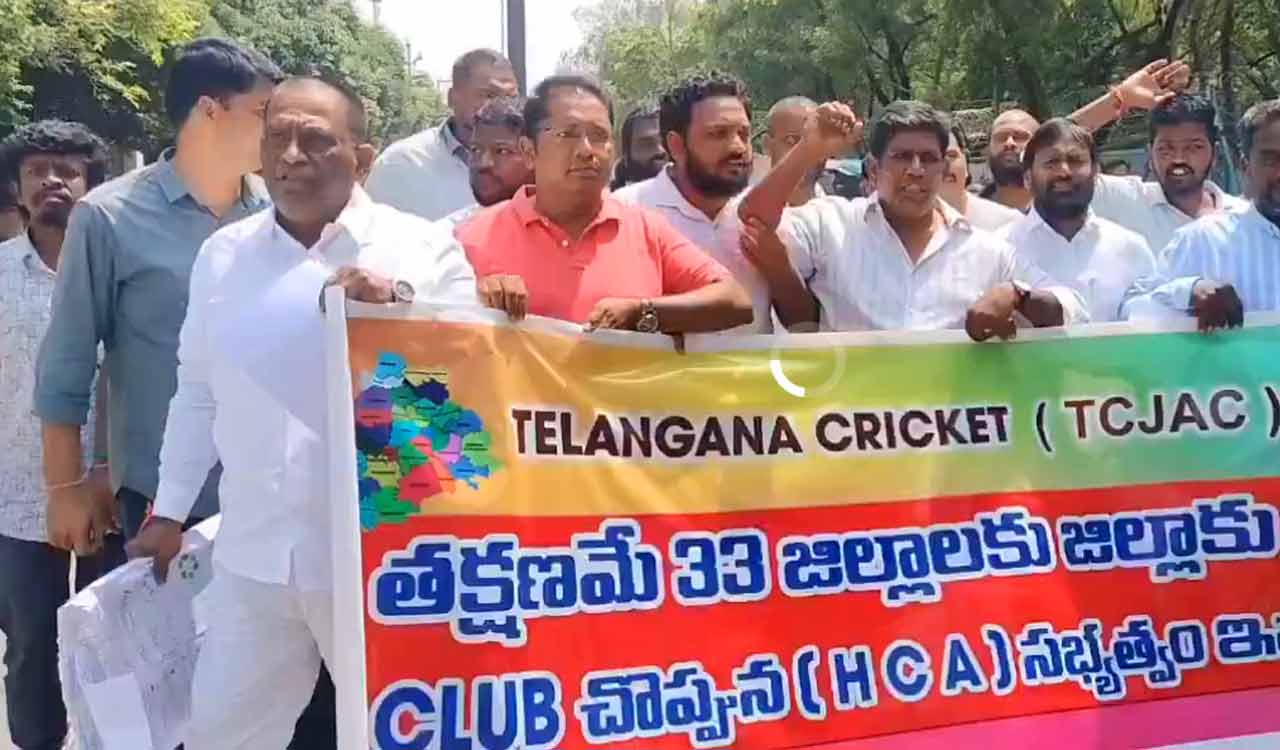 Protest at Uppal stadium over HCA representation; several taken into custody