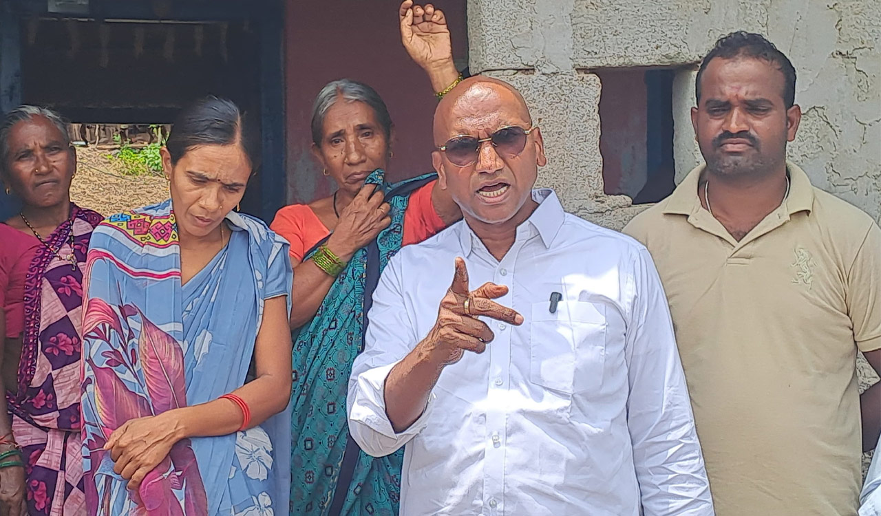 Asifabad: RS Praveen Kumar slams police over delay in accountant’s suicide probe